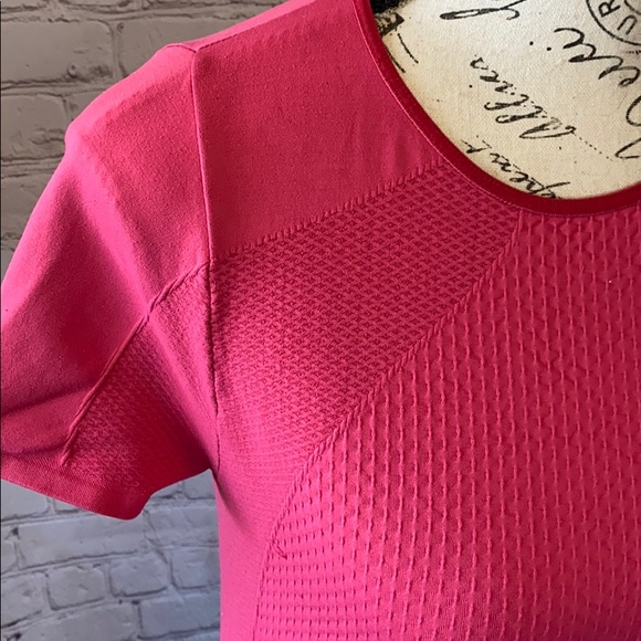 The North Face Vaperwick Nylon spandex athletic T - Picture 2 of 11